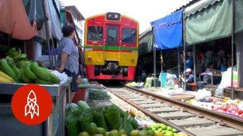 Unbelievable Train Passes Through Busy Market in Thailand