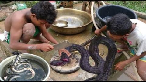 WOW!!! Amazing Boys Cook Snake For Dinner