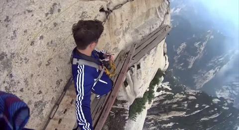 [VIDEO] The Scariest Path In The World